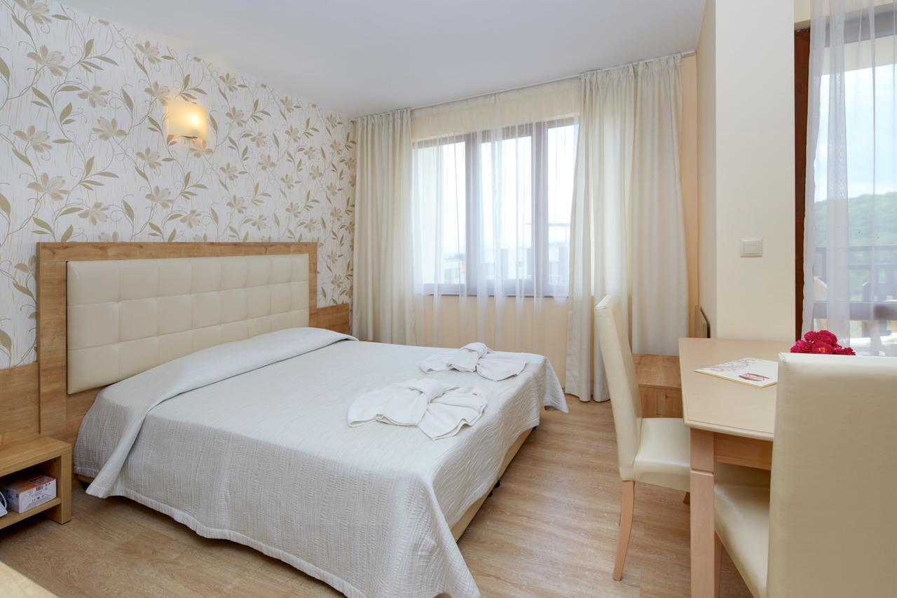 Relax Holiday Complex & Spa Сонячний Берег Екстер'єр фото