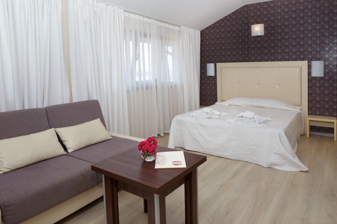 Relax Holiday Complex & Spa Сонячний Берег Екстер'єр фото