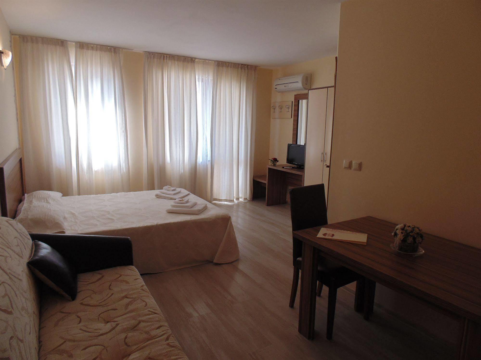 Relax Holiday Complex & Spa Сонячний Берег Екстер'єр фото